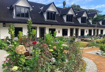 Tiny Boutique Habitat has Balcony rooms