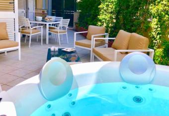 CASA MANDO with Terrace and Jacuzzi allows 18 year olds to book a room