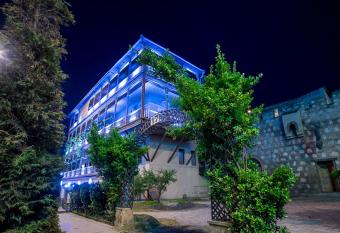            1861 has Balcony rooms