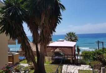 Glyfada Maisonette Aa2g 59 has Smoking/Balcony rooms