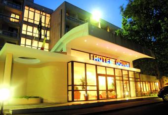 Hotel Doina allows 18 year olds to book a room