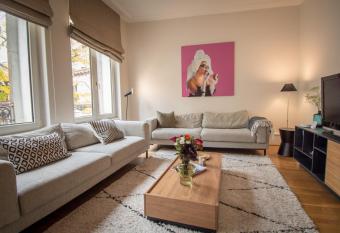 Hello Colmar, Duplex Cathedrale, historic center allows 18 year olds to book a room