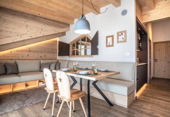 Montanara Chalet allows 18 year olds to book a room