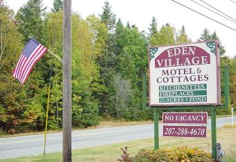 Eden Village Motel and Cottages has Balcony rooms