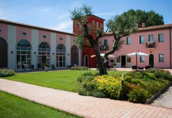 C   Rocca Relais has Balcony rooms