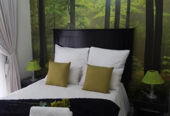 Casa Angelo allows 18 year olds to book a room