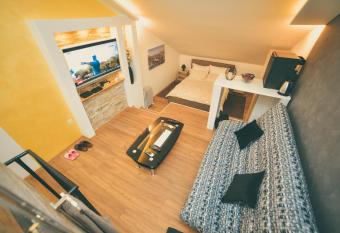 Apartman Las Vegas allows 18 year olds to book a room