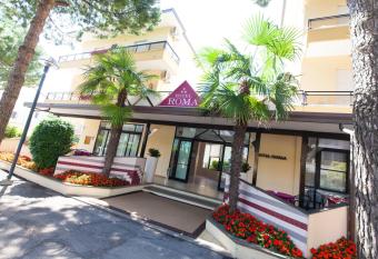 Hotel Roma has Balcony rooms