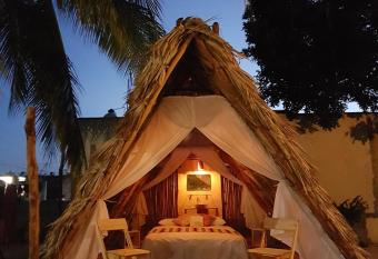 El B  ho Glamping Bacalar allows 18 year olds to book a room