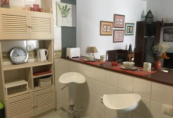 Apartamento Balneario playa Caleta allows 18 year olds to book a room