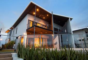 Marina Views Townhouse allows 18 year olds to book a room