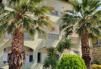 Hotel Pefko allows 18 year olds to book a room