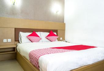 OYO 664 Romance Hotel allows 18 year olds to book a room