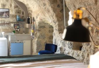 A timpa ro nannu has rooms with a private hot tub