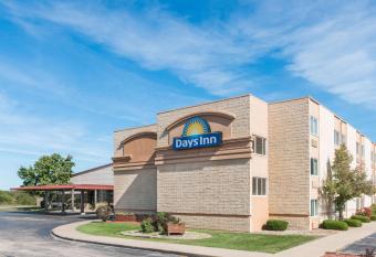 Days Inn by Wyndham Kirksville has Smoking rooms