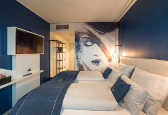 the niu Ridge allows 18 year olds to book a room