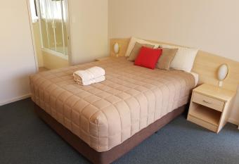Central Motel Nelson Bay allows 18 year olds to book a room