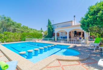 Can Canto has Balcony rooms