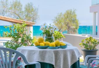 Can Munar has Balcony rooms