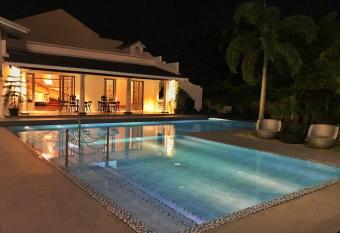 Avenue Suites Hotel and Spa has Balcony rooms