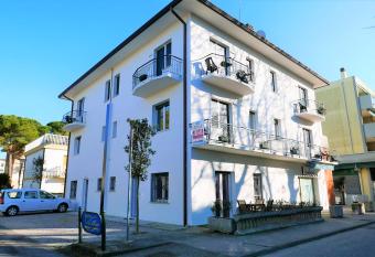 Fiorita has Balcony rooms