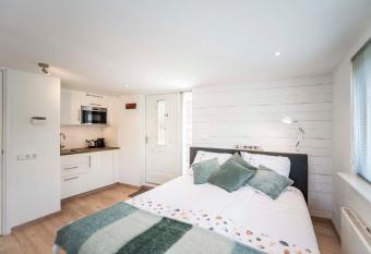 Studio 4 U has Balcony rooms