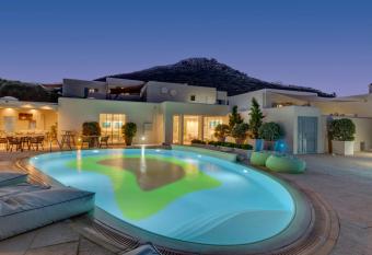 Kouros Art Hotel (Adults Only) allows 18 year olds to book a room