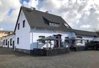 Motel de Winter - Motel - Apartmenthaus - Monteurzimmer allows 18 year olds to book a room