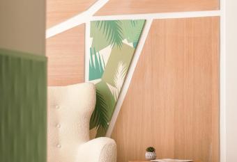 Hotel Florence Nice allows 18 year olds to book a room