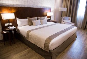 Land Plaza La Plata has Balcony rooms