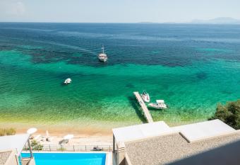 Glyfa Beach Villas has Balcony rooms