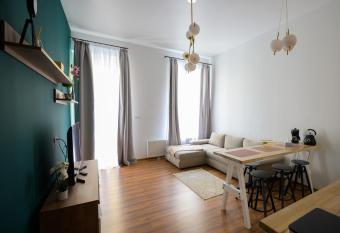 UNIRII OLD SQUARE APARTMENTS 4 has Balcony rooms