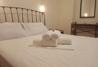 Omiros has Balcony rooms