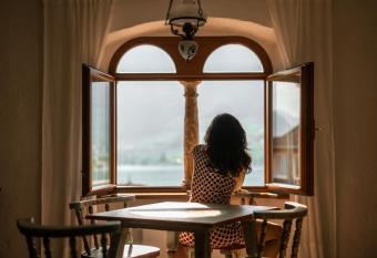 Pension Leuchtenburg am See allows 18 year olds to book a room