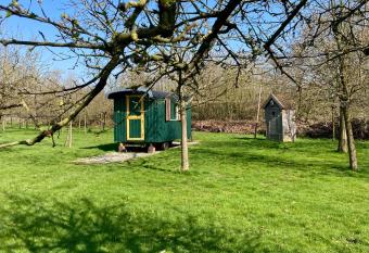  t Keetje allows 18 year olds to book a room