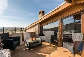 Apartamentos Vino Tinto allows 18 year olds to book a room