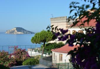 Miramare Residence has Balcony rooms