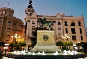 Apartamento El Duque - Plaza de las Tendillas allows 18 year olds to book a room