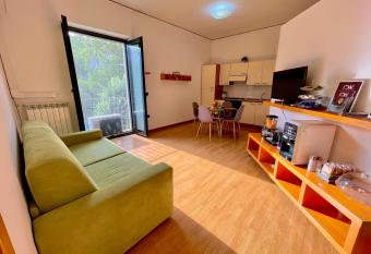 Maria Carolina Casavacanze allows 18 year olds to book a room