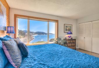 Whales Song has Balcony rooms