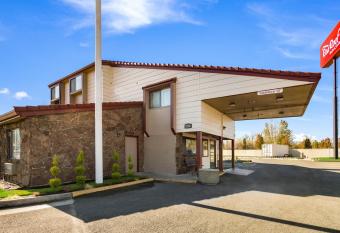 Ramada by Wyndham Medford Airport North allows 18 year olds to book a room