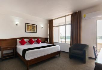 Capital O Florida Tuxpan, Veracruz allows 18 year olds to book a room