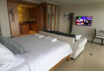 Westbury Residence has Balcony rooms