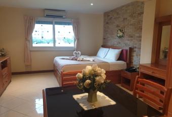 Chaiyapoon Inn has Balcony rooms