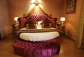 Q Hotel allows 18 year olds to book a room