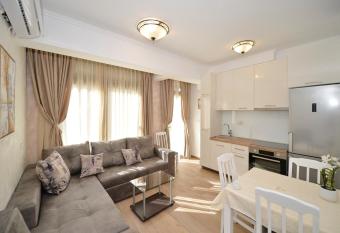 Langust - free parking has Balcony rooms