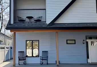 Canterbury Suites B&B has Balcony rooms