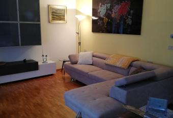 El Campiz  l allows 18 year olds to book a room