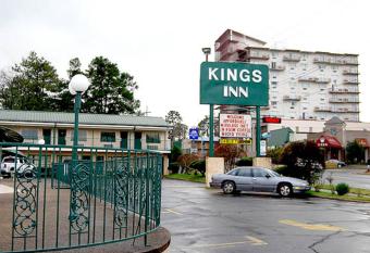 Kings Inn Hot Springs has Smoking rooms