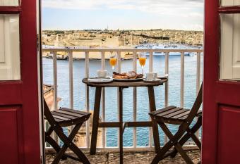 Luciano Al Porto Boutique allows 18 year olds to book a room